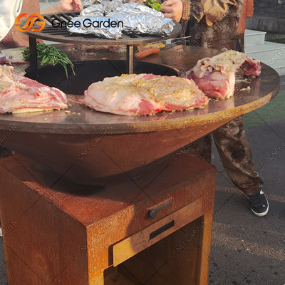کورتن استیل کورتن استیل در فضای باز کوره آتش نشانی با BBQ کباب کبابی روکش زنگ در بیرون غذا خوردن
